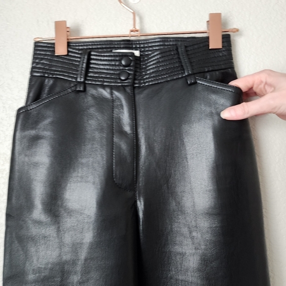 WILFRED x ARITZIA The Melina™ Super‎ High-Rise Pant in black vegan leather 00 - Picture 7 of 8